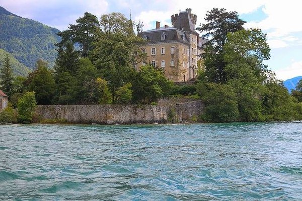 Les avantages de faire appel à une agence immobilière d'Annecy pour l'achat d'un bien de luxe